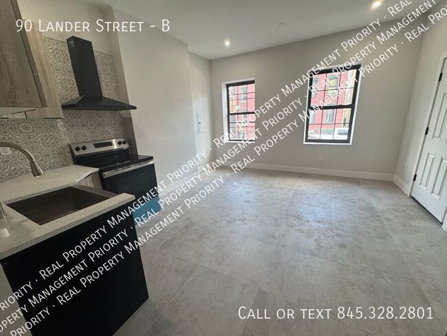 Building Photo - Beautiful newly updated 2-Bedroom Apt B