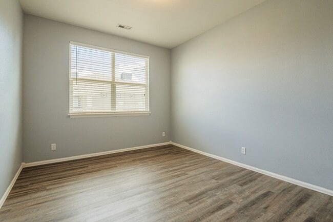 Building Photo - 2485 Fountainhead Blvd