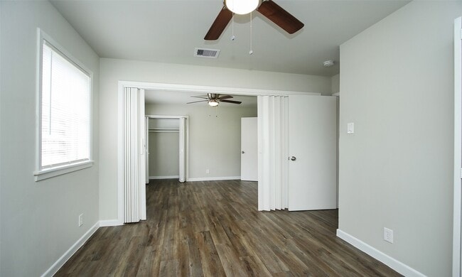 Building Photo - 9205 Vicksburg Ave