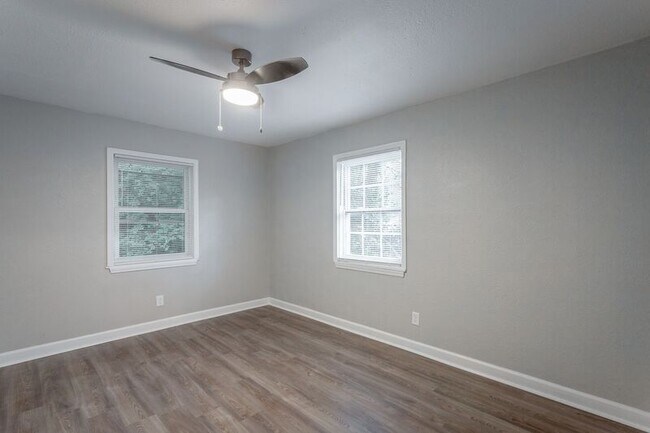 Building Photo - 1006 Glenwood Dr