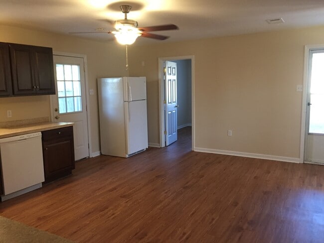 Building Photo - St. Amant 3br/2ba house for $1400
