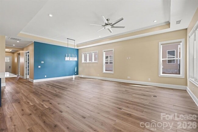 Building Photo - 2026 Lake Como Dr