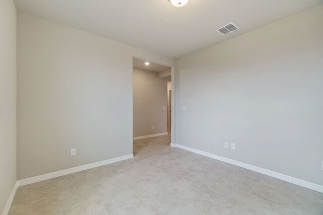 Building Photo - 121 Towns Cir