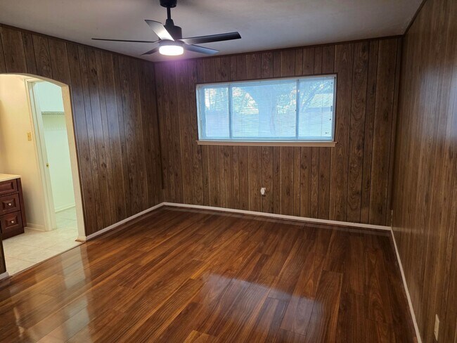 Building Photo - 2121 Redwood St