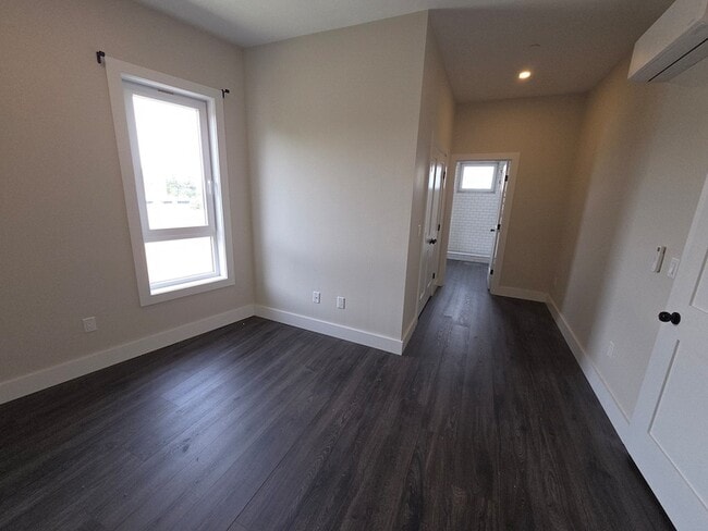 Building Photo - 64 Tolman St