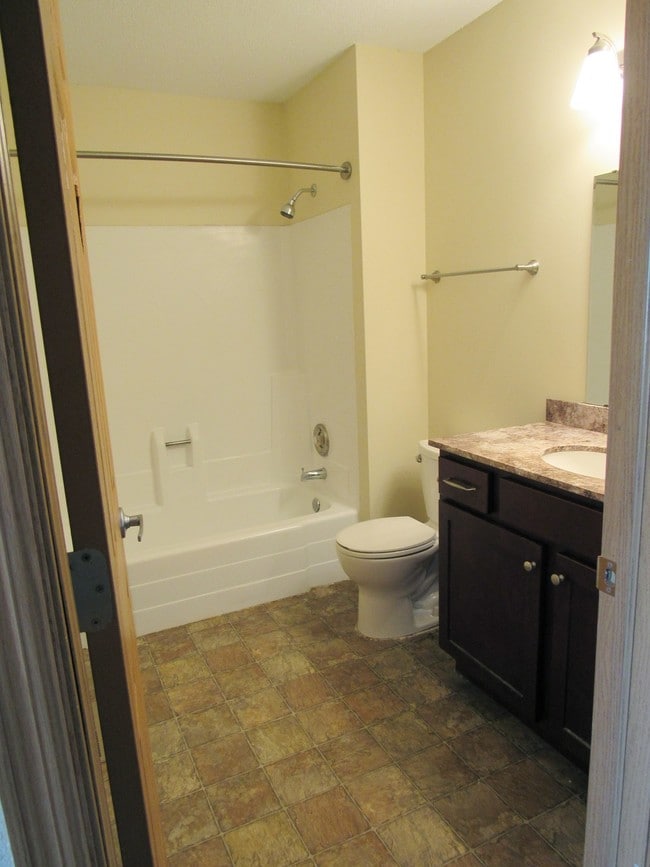 Building Photo - Victoria Townhomes