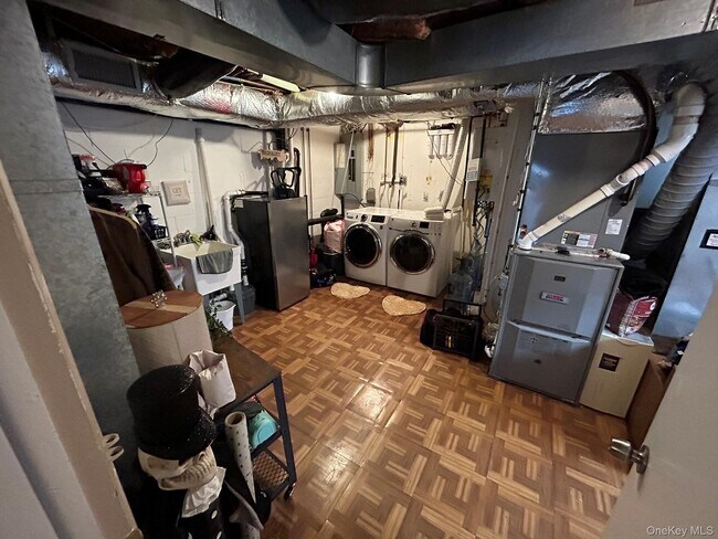 Building Photo - 18 Brewster Woods Dr