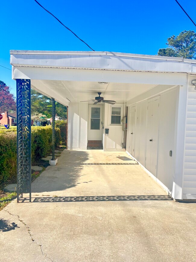 Building Photo - 2619 Crockett Dr