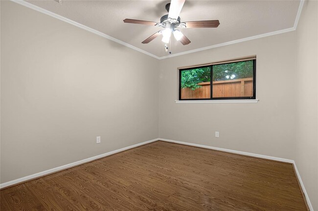 Building Photo - 319 Forest Lake Dr