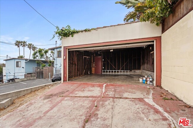 Building Photo - 228 3rd Ave