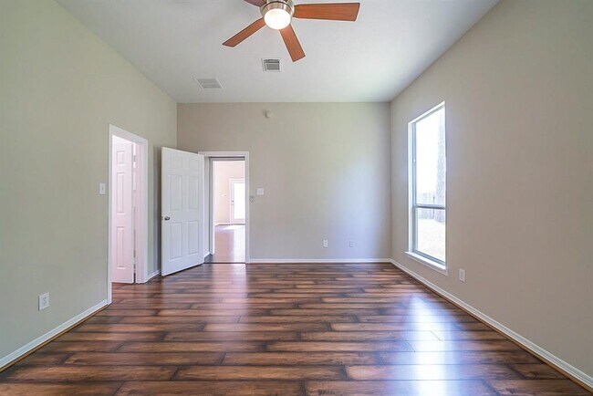 Building Photo - 1023 Casting Springs Way