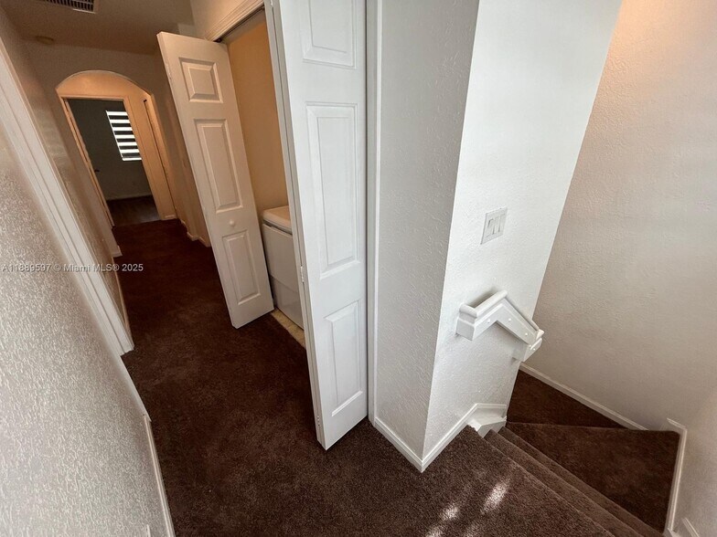 Building Photo - 1406 SE 26th Ct