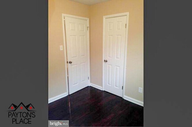Building Photo - Spacious Single Family home with Huge Back...