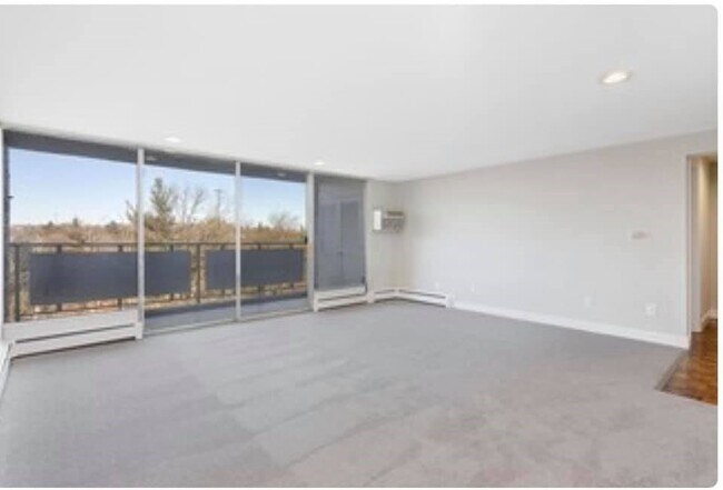 Building Photo - 3 Stonehill Dr