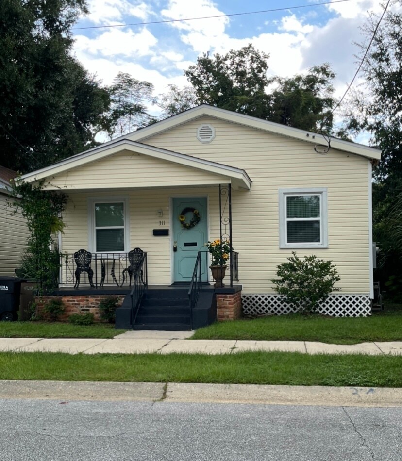 Building Photo - 311 E Strong St