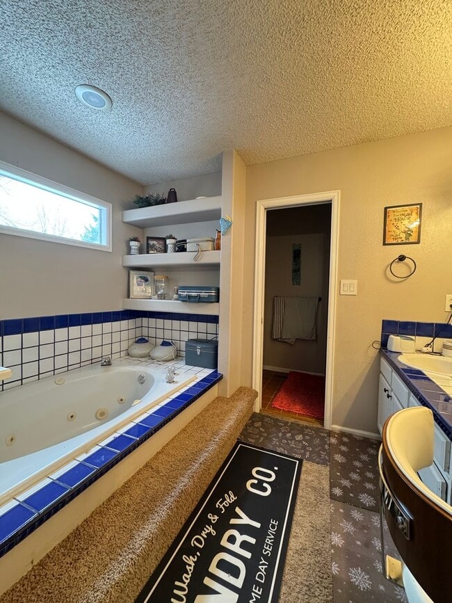 Building Photo - Great House