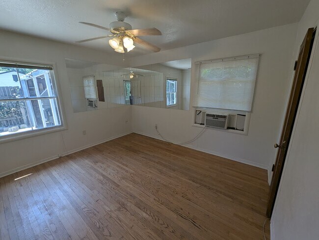 Building Photo - 518 Sierra Blvd
