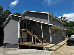 Building Photo - FULLY REMODELED 2 Bedroom Apartment