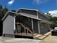 Building Photo - FULLY REMODELED 2 Bedroom Apartment