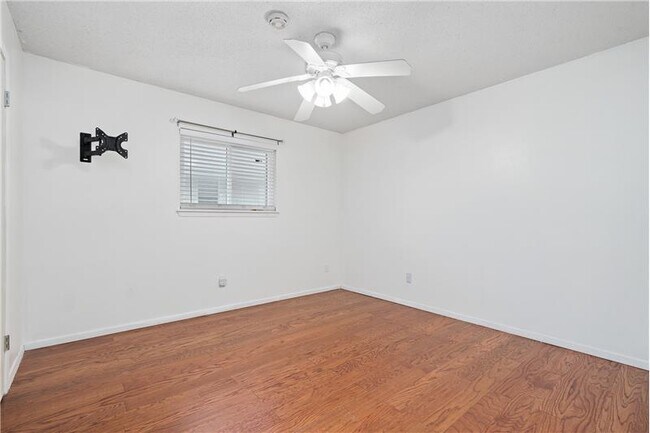 Building Photo - 13737 River Canyon Dr