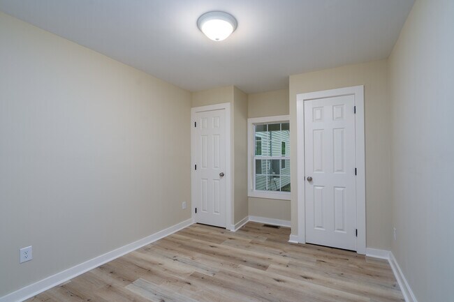 Building Photo - 185 Garden Ln