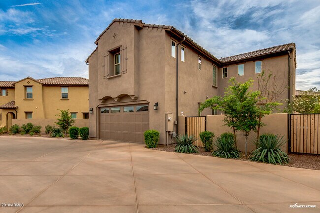 Building Photo - 15816 S 12th Way
