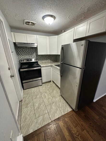 Building Photo - 32 Old Foxon Rd