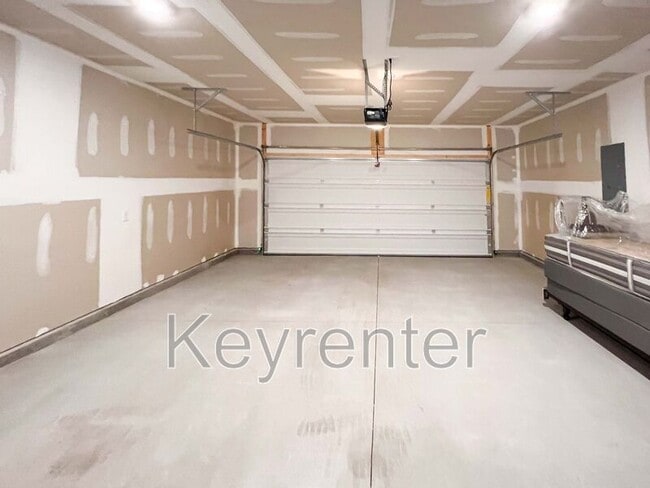 Building Photo - 125 Smt Rdg Ln