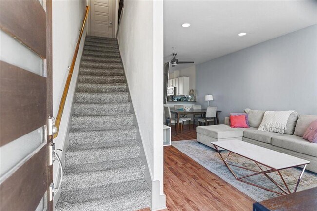 Building Photo - 12185 Chelsea Glen Pl