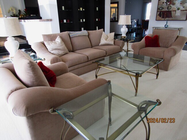 Building Photo - 48600 Shady View Dr