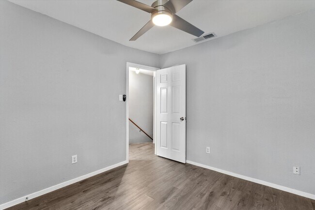 Building Photo - Perfectly Located Townhome in South Austin