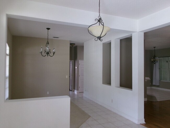 Building Photo - 12415 Lake Valley Dr