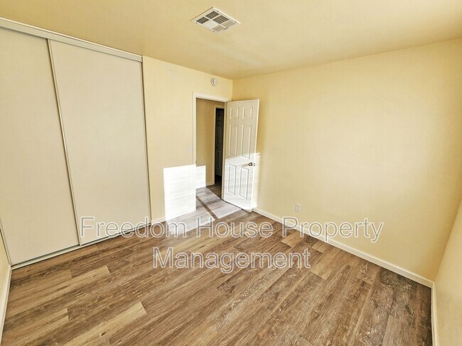 Building Photo - 1930 Kearney St