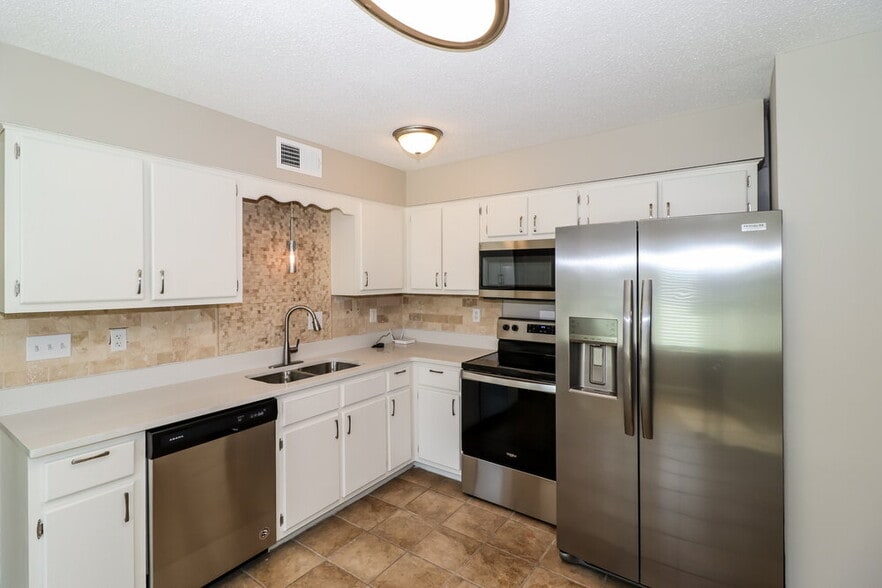 Building Photo - 1040 Trappers Cove