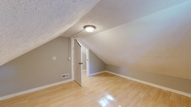 Building Photo - Clark / Fulton - 3 Bedrooms - 1 Bath - Single Family Home