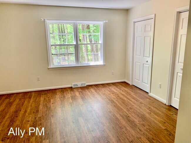 Building Photo - 1180 Fox Ridge Dr