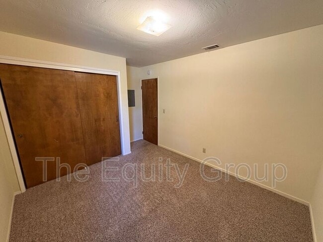Building Photo - 811 W Arlen Ct