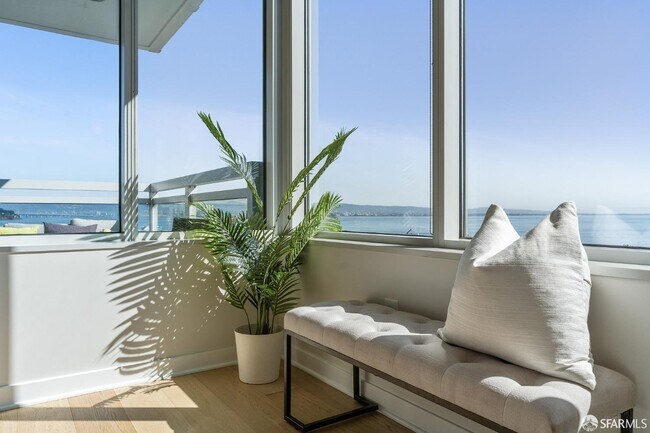 Building Photo - 501 Beale St