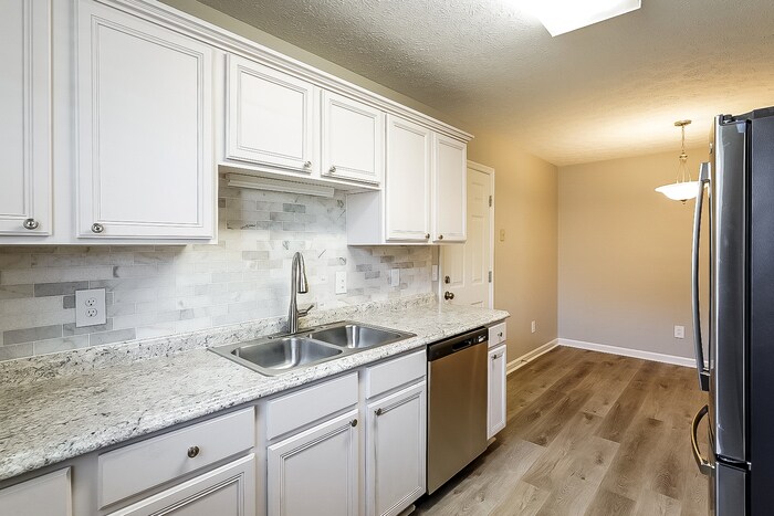 Building Photo - 105 Bradford Cir