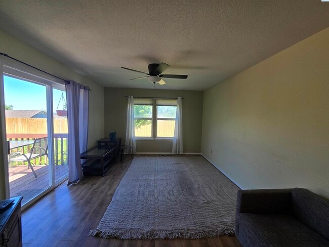Building Photo - South Kennewick Rambler