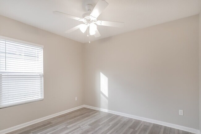 Building Photo - 174 N Aberdeenshire Dr