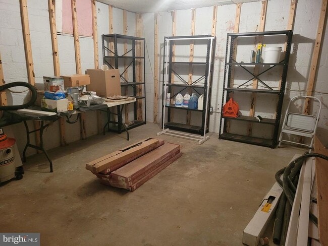 Building Photo - 2250 N Quantico St