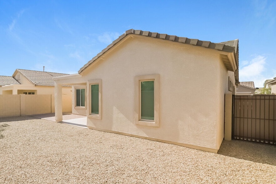 Building Photo - 19284 W Woodlands Ave