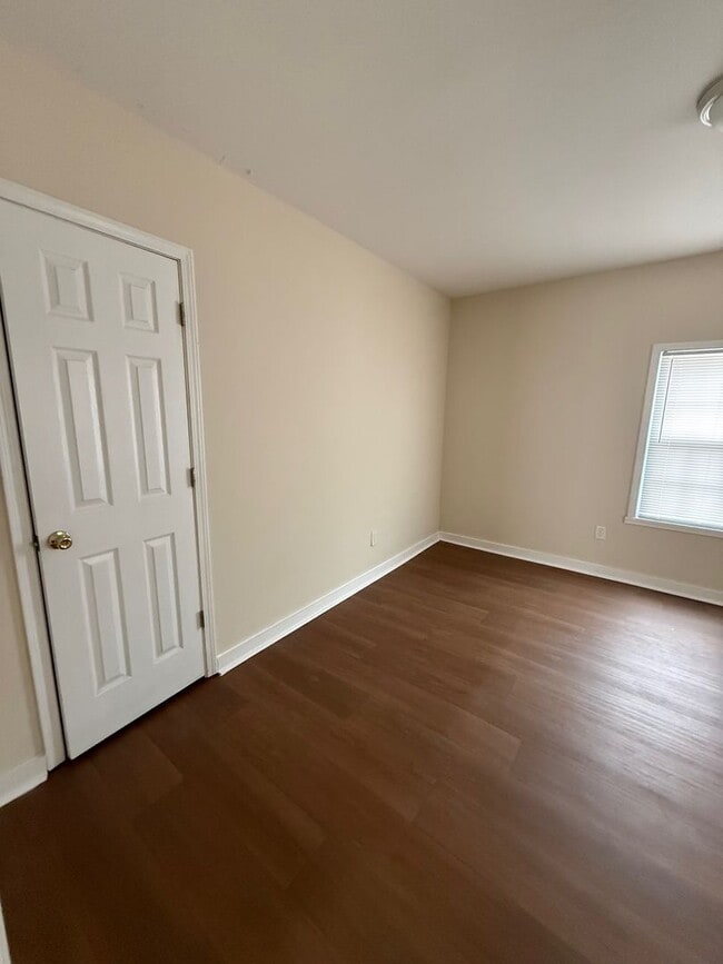 Building Photo - 1117 Douglas Ave