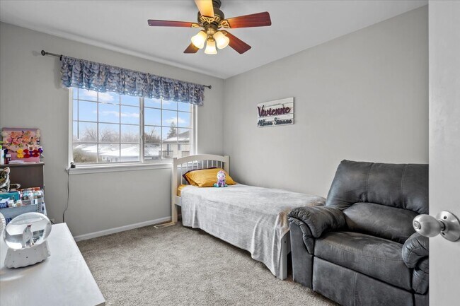 Building Photo - 907 Main St