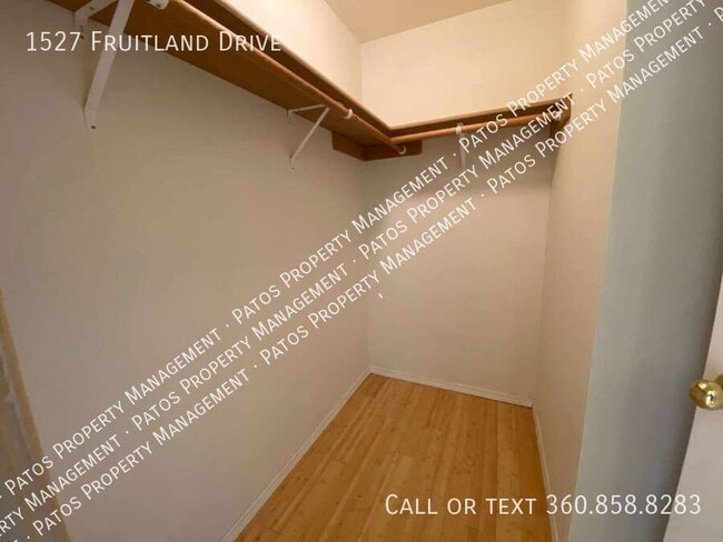 Building Photo - 1527 Fruitland Dr