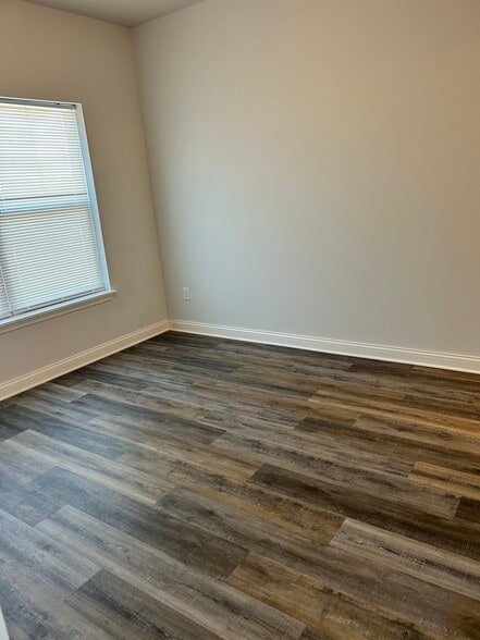 Building Photo - 530 Regency Cir