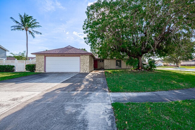 Building Photo - 1242 Wyndcliff Dr