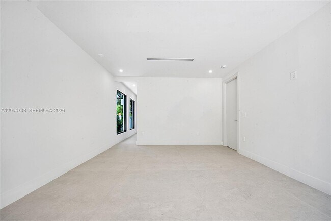 Building Photo - 899 NE 71st St