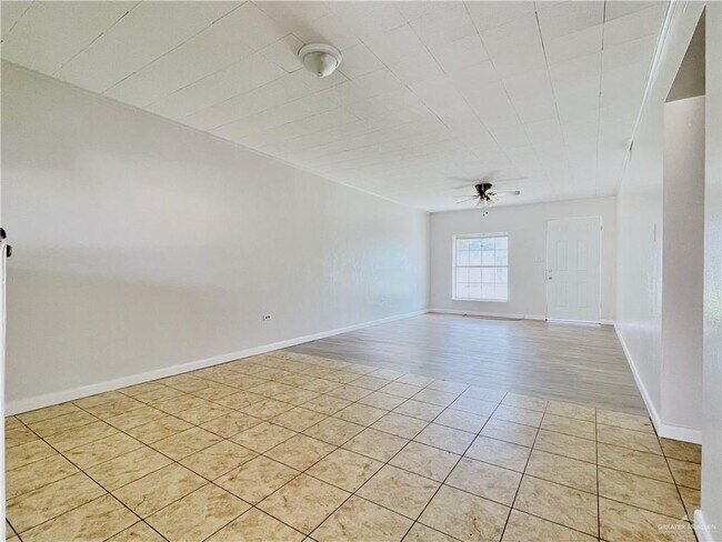 Building Photo - 15 Valley View Dr